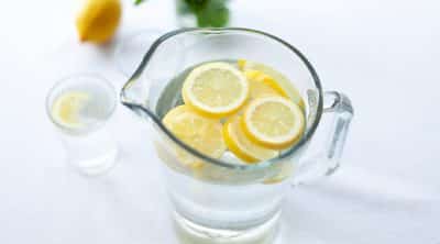 acqua calda limone
